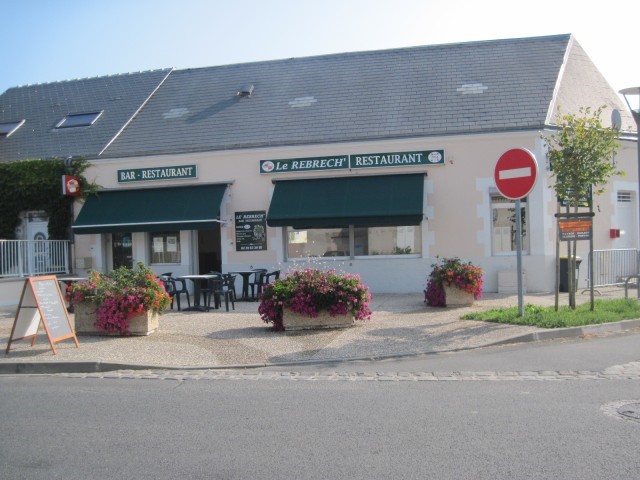 Bar Restaurant à Rebréchien à vendre – Contact 06.61.02.51.06.